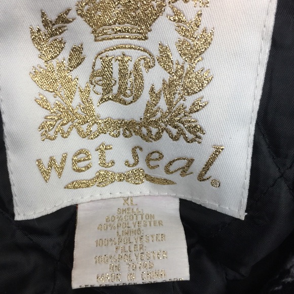 🎈 Wet Seal vest with hood🎈 - Picture 2 of 5